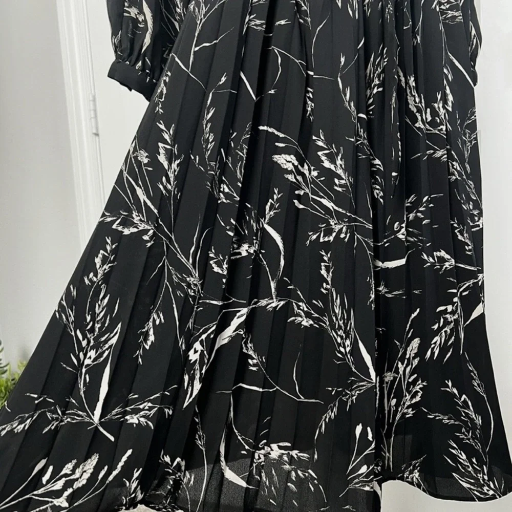 SOLD H&M Women’s Black White Floral Pleated 3/4 Sleeve Tie Waist Midi Dress - Picture 6 of 9